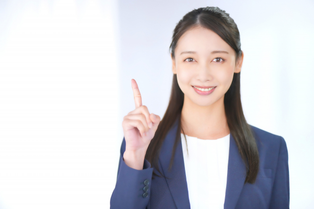 カメラ目線の女性-ここがポイント