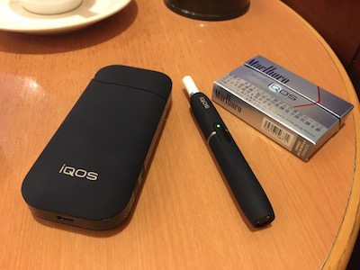 コーヒーショップでiQOS